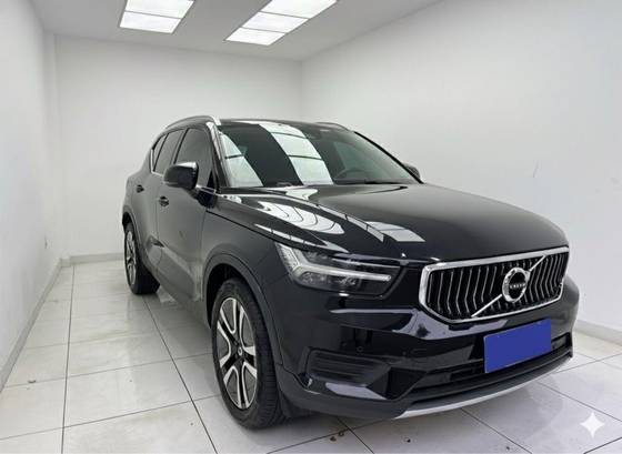 VOLVO XC40 1.5 T5 RECHARGE MOMENTUM GEARTRONIC